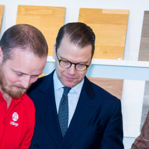 La princesse Victoria et le prince Daniel de Suède lors de leur visite de la société Valinge Innovation à Höganäs, en Scanie, le 29 janvier 2020.