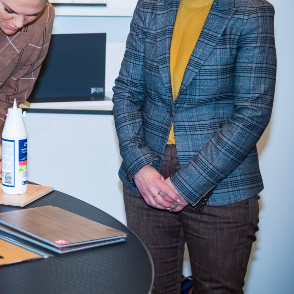 La princesse Victoria et le prince Daniel de Suède lors de leur visite de la société Valinge Innovation à Höganäs, en Scanie, le 29 janvier 2020.