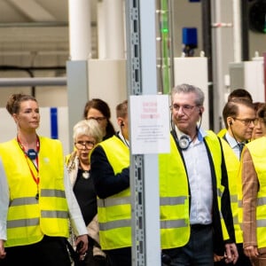 La princesse Victoria et le prince Daniel de Suède lors de leur visite de la société Valinge Innovation à Höganäs, en Scanie, le 29 janvier 2020.