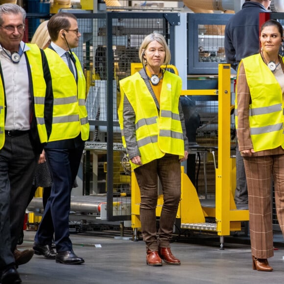 La princesse Victoria et le prince Daniel de Suède lors de leur visite de la société Valinge Innovation à Höganäs, en Scanie, le 29 janvier 2020.