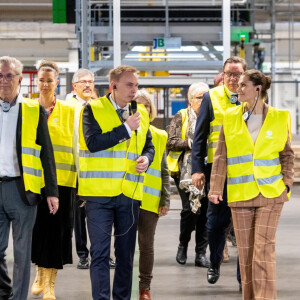 La princesse Victoria et le prince Daniel de Suède lors de leur visite de la société Valinge Innovation à Höganäs, en Scanie, le 29 janvier 2020.