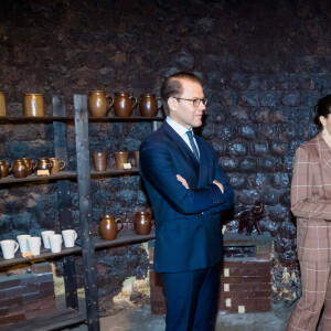 La princesse Victoria de Suède et le prince Daniel au marché de Höganäs, dans le comté de Scanie, le 29 janvier 2020.