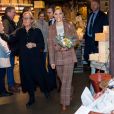 La princesse Victoria de Suède et le prince Daniel au marché de Höganäs, dans le comté de Scanie, le 29 janvier 2020.