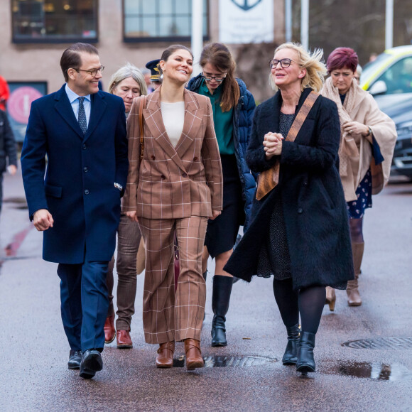 La princesse Victoria de Suède et le prince Daniel visitaient un atelier à Höganäs le 29 janvier 2020.