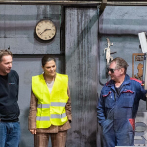 Le prince Daniel et la princesse Victoria de Suède visitant une aciérie à Höganäs le 29 janvier 2020.