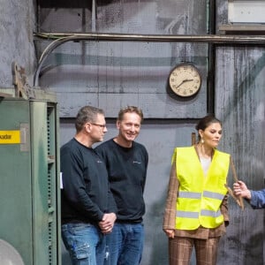 Le prince Daniel et la princesse Victoria de Suède visitant une aciérie à Höganäs le 29 janvier 2020.