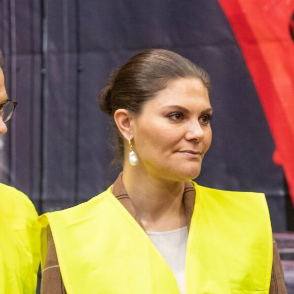 Le prince Daniel et la princesse Victoria de Suède visitant une aciérie à Höganäs le 29 janvier 2020.