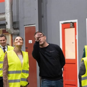 Le prince Daniel et la princesse Victoria de Suède visitant une aciérie à Höganäs le 29 janvier 2020.