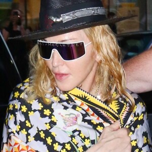 Madonna entourée de deux gardes du corps dans les rues de New York, le 17 septembre 2019.