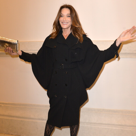 Carla Bruni-Sarkozy lors du photocall du dernier défilé de mode Haute-Couture printemps-été 2020 "Jean-Paul Gaultier" au théâtre du Châtelet à Paris, France, le 22 janvier 2020. © Veeren-Clovis/Bestimage