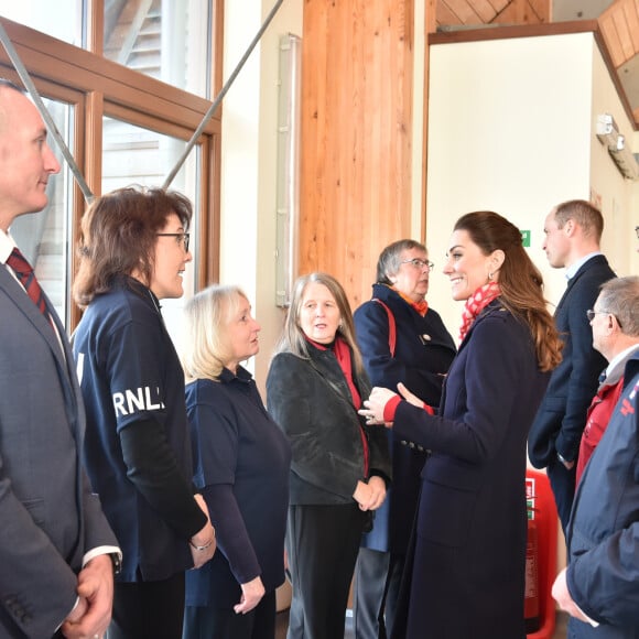 Le prince William, duc de Cambridge, Catherine Kate Middleton, duchesse de Cambridge, lors d'une visite de la station de sauvetage RNLI Mumbles près de Swansea dans le sud du Pays de Galles le 4 février 2020.