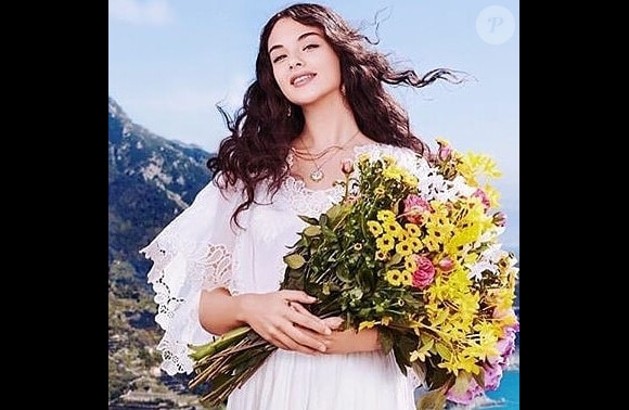 Deva Cassel pour sa première campagne publicitaire pour Dolce&Gabbana. La fille de Monica Bellucci et Vincent Cassel est l'égérie du parfum Dolce Shine.