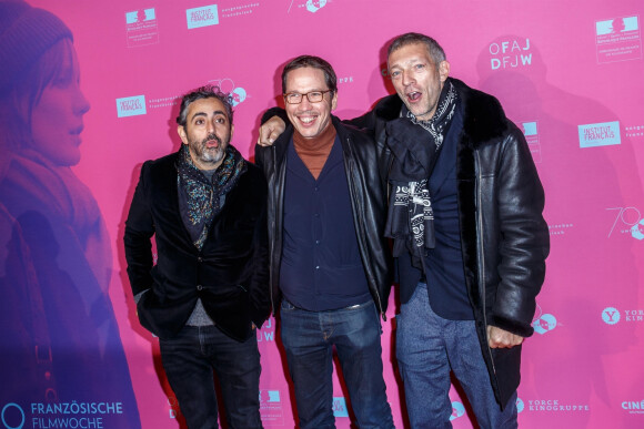 Eric Toledano, Reda Kateb, Vincent Cassel à la première de "Hors Normes" lors de la semaine du cinéma français de Berlin, le 28 novembre 2019.