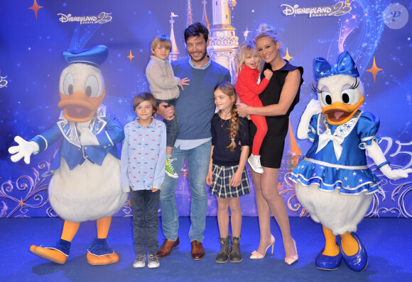Elodie Gossuin, Bertrand Lacherie et leurs 4 enfants Rose Lacherie, Jules Lacherie, Joséphine Lacherie, Léonard Lacherie - 25 ème anniversaire de Disneyland Paris à Marne-La-Vallée le 25 mars 2017 © Veeren Ramsamy / Bestimage