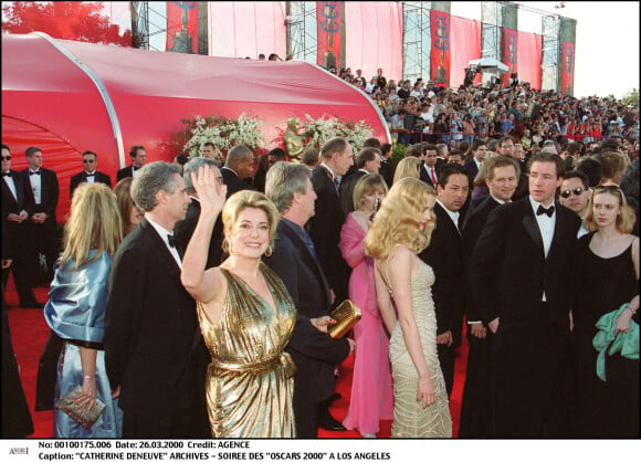 Catherine Deneuve aux Oscars en 2000.