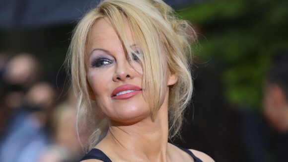 Pamela Anderson mariée 12 jours à Jon Peters: elle regrette sa "terrible erreur"