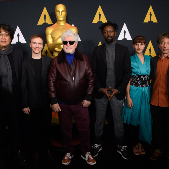 Ladj Ly, “Les Misérables“, , Ljubo Stefanov et Tamara Kotevska, “Honeyland“, Jan Komasa, “Corpus Christi“, Bong Joon Ho, “Parasite“, Pedro Almodovar, “Pain and Glory“ et host Larry Karaszewski - Conférence de presse des nominés internationaux aux Oscars lors de l'événement «Oscar Week: International Long métrage» à Beverly Hills le 6 février 2020. Phil McCarten / ©A.M.P.A.S. / Bestimage06/02/2020 - Los Angeles