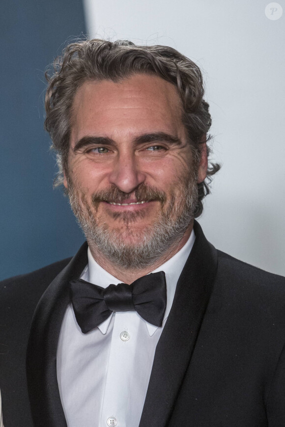 Joaquin Phoenix, lauréat du prix de l'acteur pour "Joker" au photocall de la Press Room de la 92ème cérémonie des Oscars 2020 au Hollywood and Highland à Los Angeles, Californie, Etats-Unis, le 9 février 2020