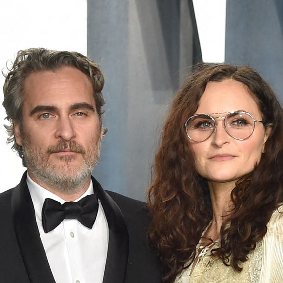 Rain Phoenix et Joaquin Phoenix, lauréat du prix de l'acteur pour "Joker" au photocall de la soirée Vanity Fair, en marge de la 92ème cérémonie des Oscars 2020 au Hollywood and Highland à Los Angeles, Californie, Etats-Unis, le 9 février 2020