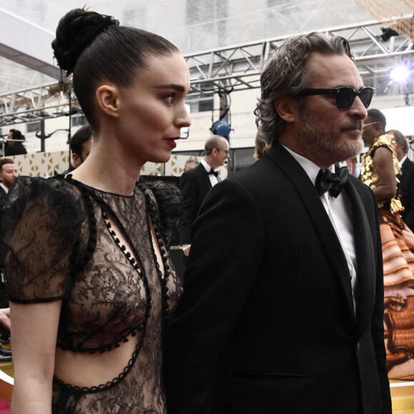 Rooney Mara et Joaquin Phoenix lors de la 92ème cérémonie des Oscars 2020 au Hollywood and Highland à Los Angeles, Californie, Etats-Unis, le 9 février 2020.