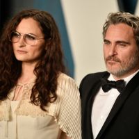Joaquin Phoenix (Joker): Entouré de Rooney Mara et sa soeur, son portrait craché