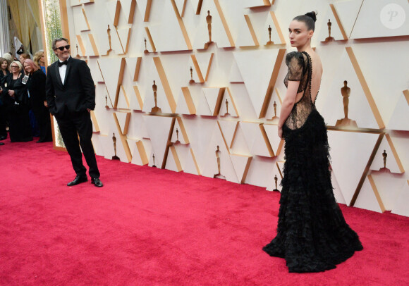 Rooney Mara et Joaquin Phoenix lors de la 92ème cérémonie des Oscars 2020 au Hollywood and Highland à Los Angeles, Californie, Etats-Unis, le 9 février 2020.