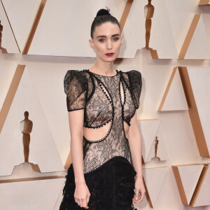 Rooney Mara assiste aux 92e Oscars au Dolby Theatre, habillée d'une robe Alexander McQueen. Hollywood, Los Angeles, le 9 février 2020.