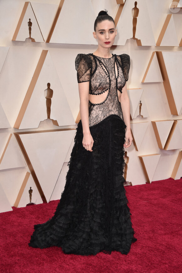 Rooney Mara assiste aux 92e Oscars au Dolby Theatre, habillée d'une robe Alexander McQueen. Hollywood, Los Angeles, le 9 février 2020.