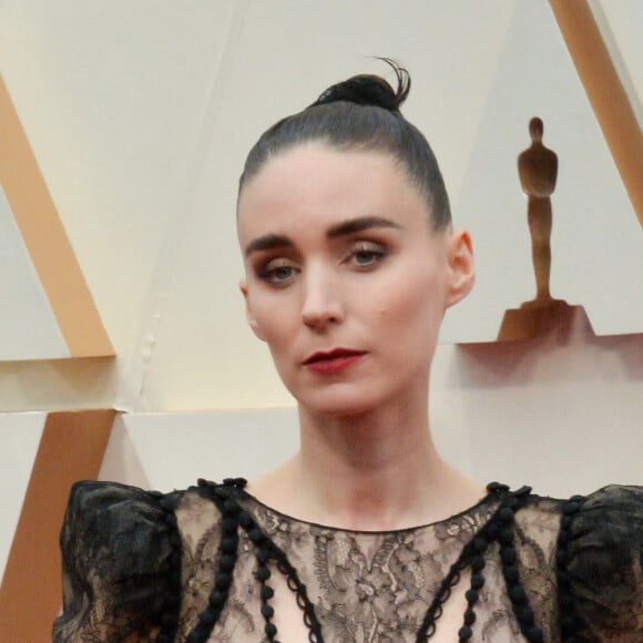 Rooney Mara assiste aux 92e Oscars au Dolby Theatre, habillée d'une robe Alexander McQueen. Hollywood, Los Angeles, le 9 février 2020.