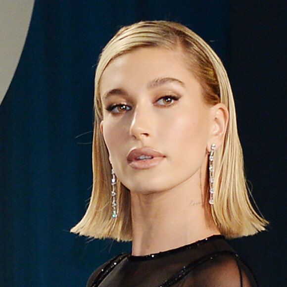 Hailey Baldwin Bieber assiste à la soirée "Vanity Fair Oscar Party" après la 92ème cérémonie des Oscars 2019 au Wallis Annenberg Center for the Performing Arts à Los Angeles, le 9 février 2020.