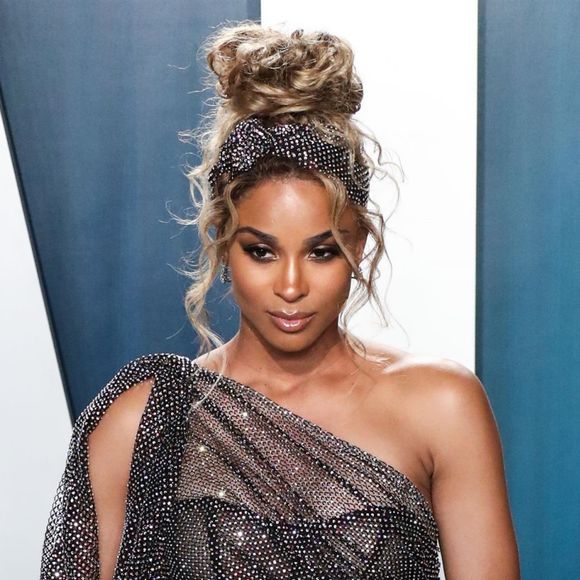 Ciara, enceinte de son troisième enfant, assiste à la soirée "Vanity Fair Oscar Party" après la 92ème cérémonie des Oscars 2019 au Wallis Annenberg Center for the Performing Arts à Los Angeles, le 9 février 2020.