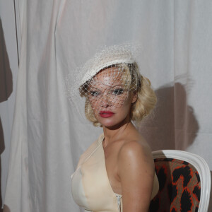 Pamela Anderson - Backstage du défilé de mode PAP printemps-été 2020 "Vivienne Westwood" à Paris, le 28 septembre 2019