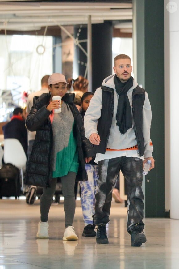 Exclusif - M. Pokora et sa compagne Christina Milian (enceinte) prennent un vol pour Genève à l'aéroport Roissy CDG le 13 novembre 2019.