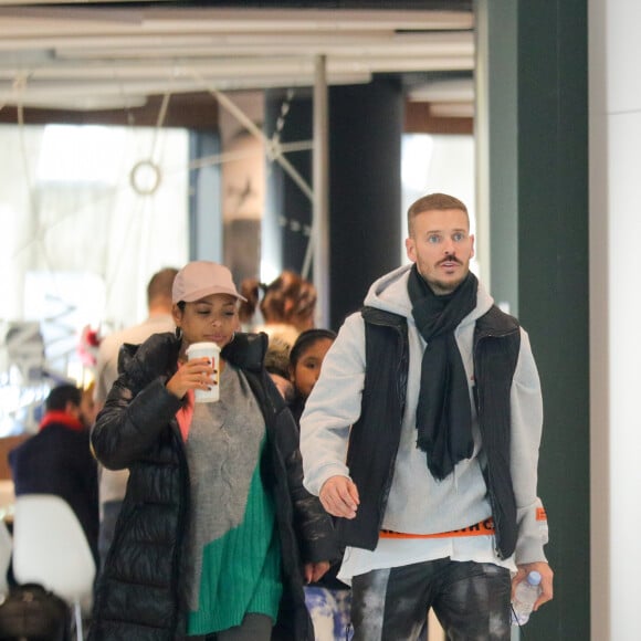 Exclusif - M. Pokora et sa compagne Christina Milian (enceinte) prennent un vol pour Genève à l'aéroport Roissy CDG le 13 novembre 2019.