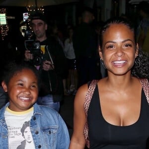 Christina Milian enceinte est allée diner avec sa fille Violet et son compagnon M. Pokora au restaurant Madeo dans le quartier de Beverly Hills à Los Angeles. La petite famille est très joyeuse et plaisante avec des fans sur le ventre arrondi de Christina! Le 8 août 2019