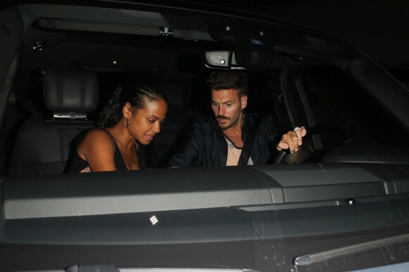 Christina Milian enceinte est allée diner avec sa fille et son compagnon Matt Pokora au restaurant Madeo dans le quartier de Beverly Hills à Los Angeles. La petite famille est très joyeuse et plaisante avec des fans sur le ventre arrondi de Christina! Le 8 août 2019