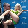 Courtney Stodden fait la promotion des "Pink's Hot Dogs New Veggie Dogs" lors d'un evenement pour la PETA a Hollywood, le 31 juillet 2013.