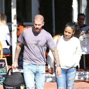 Matt Pokora et sa compagne Christina Milian se baladent avec leur fils Isaiah dans le quartier de West Hollywood à Los Angeles. La petite famille est allée déjeuner chez Fred Segal. Le 11 février 2020