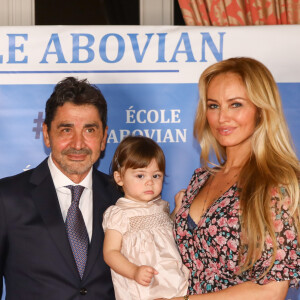 Aram Ohanian, sa femme Adriana Karembeu et leur fille Nina Ohanian - Photocall de la soirée caritative organisée au Palais du Pharo, au profit de l'école arménienne Abovian.  © Philippe Doignon / Bestimage