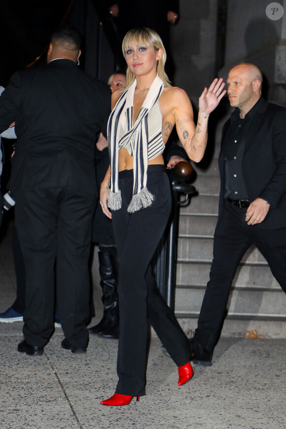Miley Cyrus quitte la Park Avenue Armory à l'issue du défilé Marc Jacobs.New York, le 12 février 2020.