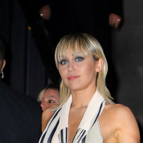 Miley Cyrus quitte la Park Avenue Armory à l'issue du défilé Marc Jacobs.New York, le 12 février 2020.