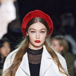 Gigi Hadid défile pour Marc Jacobs, collection automne-hiver 2020-2021, à la Park Avenue Armory. New York, le 12 février 2020.