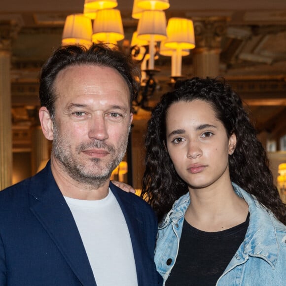 Exclusif - Vincent Perez et sa fille Iman - 14ème édition du déjeuner "Pères et Filles" au Café de la Paix à Paris. Le 20 juin 2019 © Julio Piatti / Bestimage