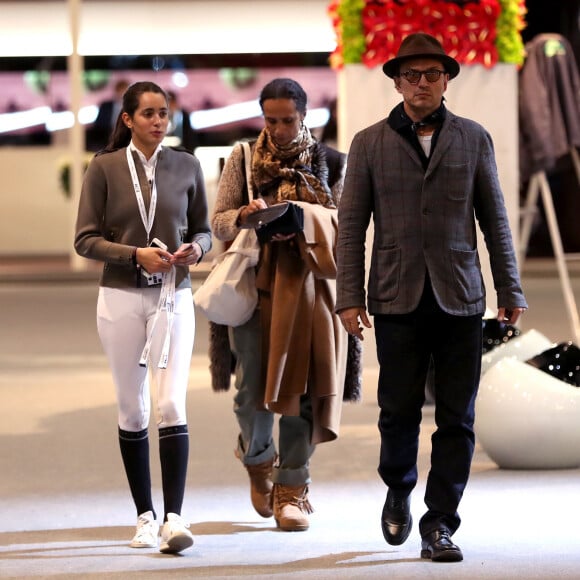 Iman Perez avec ses parents Karine Silla et Vincent Perez - La famille d'Iman Perez est venue assister au saut d'obstacle de leur fille lors de l'épreuve Masters Three Data Sport au Longines Masters à Villepinte. Le 30 novembre 2017 © Cyril Moreau / Bestimage