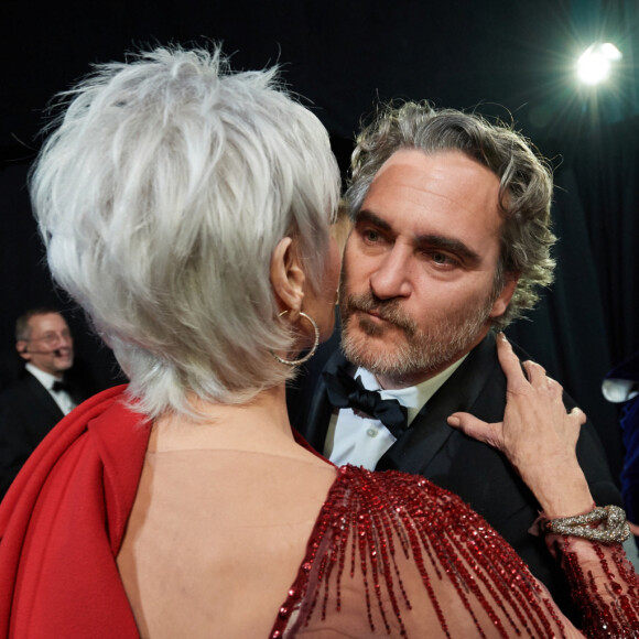 Joaquin Phoenix, Jane Fonda et Olivia Colman en backstage de la 92e cérémonie des Oscars 2020 au Hollywood and Highland à Los Angeles, Californie, Etats-Unis, le 9 février 2020. © CPA/Bestimage