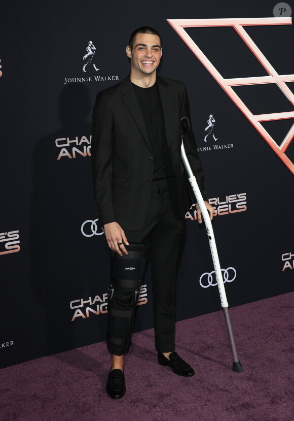 Noah Centineo - Les célébrités assistent à la première du film "Charlie's Angels" à Los Angeles, le 11 novembre 2019.