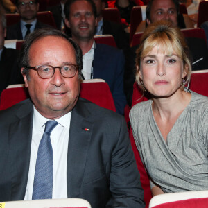 François Hollande et sa compagne Julie Gayet lors de la 12ème édition du festival du Film Francophone d'Angoulême, France, le 20 août 2019. © Coadic Guirec/Bestimage