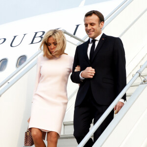 Brigitte Macron, Première dame et son mari Emmanuel Macron, président de la République française - Déplacement en Côte d'Ivoire - Arrivée du Président de la République et de sa femme à l'aéroport international Félix Houphouët Boigny à Abidjan le 20 décembre 2019. © Dominique Jacovides / Bestimage