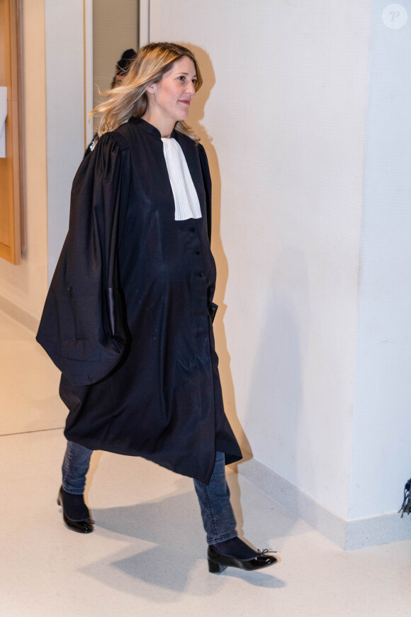 Julia Minkowski enceinte (femme de B.Griveaux), avocate de Bernard Tapie - Affaire Tapie : plaidoirie des avocats de la défense, Tribunal de Paris , 11ème chambre correctionnelle, 2ème section, Paris le 4 avril 2019. Lundi 1er Avril, le ministère public a requis 5 ans ferme pour Tapie et 3 ans pour S.Richard dont 18 mois avec sursis et interdiction d'exercer toute fonction publique pendant 5 ans. B.Tapie et le PDG d'Orange, S.Richard, seront les prévenus du procès pénal de l'arbitrage rendu en 2008 en faveur de l'ancien homme d'affaires, dans son contentieux avec le Crédit Lyonnais sur la vente du fabricant d'équipements de sport allemand Adidas en 1993, qui s'est ouvert le 11 mars 2019. L'homme d'affaires et patron du groupe de médias "La Provence", qui lutte à 76 ans contre un cancer de l'estomac, n'a fait aucune déclaration à son arrivée au tribunal. Après dix ans de péripéties judiciaires, B.Tapie, est jugé pour escroquerie et détournement de fonds publics; S.Richard, 57 ans, qui était alors directeur de cabinet de la ministre de l'Economie C.Lagarde, est jugé pour complicité. ©Pierre Perusseau / Bestimage