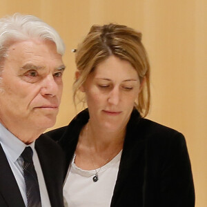 Exclusif - Bernard Tapie et ses avocats Hervé Témime et Julia Minkowski enceinte (femme de B.Griveaux) - B.Tapie à la sortie de la 11ème chambre correctionnelle, 2ème section du tribunal de Paris accompagné de ses avocats H.Témime et J.Minkowski à Paris, France, le 1er avril 2019. Le ministère public a requis 5 ans ferme pour Tapie et 3 ans pour S.Richard dont 18 mois avec sursis et interdiction d'exercer toute fonction publique pendant 5 ans. B.Tapie et le PDG d'Orange, S.Richard, seront les prévenus du procès pénal de l'arbitrage rendu en 2008 en faveur de l'ancien homme d'affaires, dans son contentieux avec le Crédit lyonnais sur la vente du fabricant d'équipements de sport allemand Adidas en 1993, qui s'est ouvert le 11 mars 2019. L'homme d'affaires et patron du groupe de médias "La Provence", qui lutte à 76 ans contre un cancer de l'estomac, n'a fait aucune déclaration à son arrivée au tribunal. Après dix ans de péripéties judiciaires, B.Tapie, est jugé pour escroquerie et détournement de fonds publics; S.Richard, 57 ans, qui était alors directeur de cabinet de la ministre de l'Economie C.Lagarde, pour complicité. © CVS/Bestimage